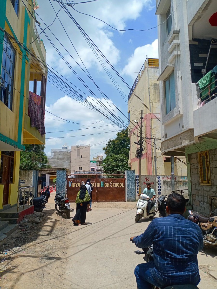 ramanan17051335's tweet photo. @Tabrez71880374 @GHMCOnline Vidya Bharathi school kishan bagh https://t.co/fXWbRcjqyR