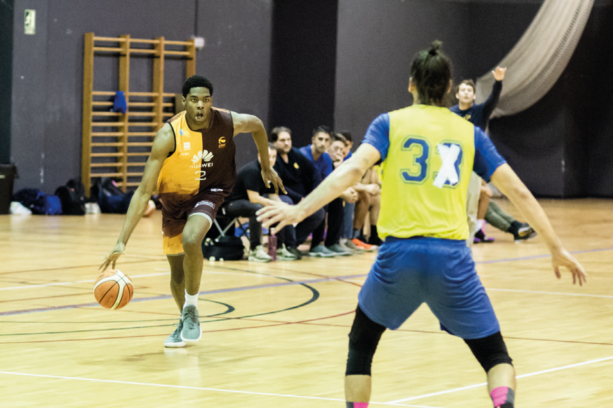 CBZentro's tweet photo. 🇹🇹 Imru Duke disputará la LEB Plata @CompeticionFEB con @cjuventudalcala

Formación @CBZentro 🏋️‍♂️

Trinitario de 2.10m, viene de jugar en LEB Oro con @gipuzkoabasket

🍷 1999.

🔋 Powered by: @SportChlorella | @cesurformacion | @BasketCanteraTV | @basketouch 

#GoGarnet https://t.co/EA5wn7BkAI