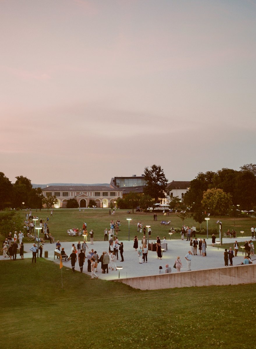 Das Festival hat seine erste Hälfte hinter sich, aber es stehen noch viele großartige Konzerte und Veranstaltungen an.  Blicken Sie in das vielseitige Programm der nächsten beiden Wochen des Grafenegg Festival. ➔ bit.ly/3OKZnsG © Lisa Edi