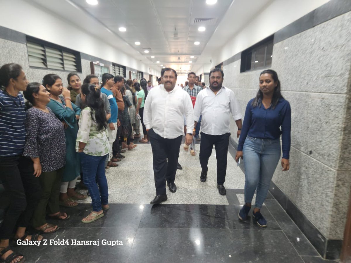 Sunil_JainK's tweet photo. HBT medical College &amp; Dr. R N Cooper Hospital's contract employees join Bhartiy Kamgar Sena. Together, we're fight for their rights. Fruitful discussion held with the Dean Dr. Shailesh ji mohite to address employee concerns.
#ShivsenaUBT  #UnityForWorkers #CooperHospital https://t.co/Y9efHvvFE6
