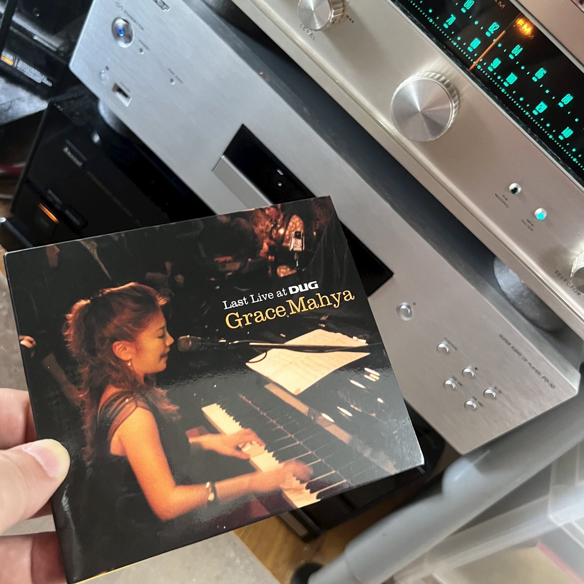 Daifuku888's tweet photo. 情家みえ さんのSACD発売に先駆けてプレーヤーを導入し、Grace Mahyaさんのアルバムで試聴中。
JBLスピーカーが嬉々として謳い始めた(^^)v

しかし、ストリーム系の問題点も浮き彫りに…
#pioneer #pd30 #SACD https://t.co/NiCG6QXLUZ