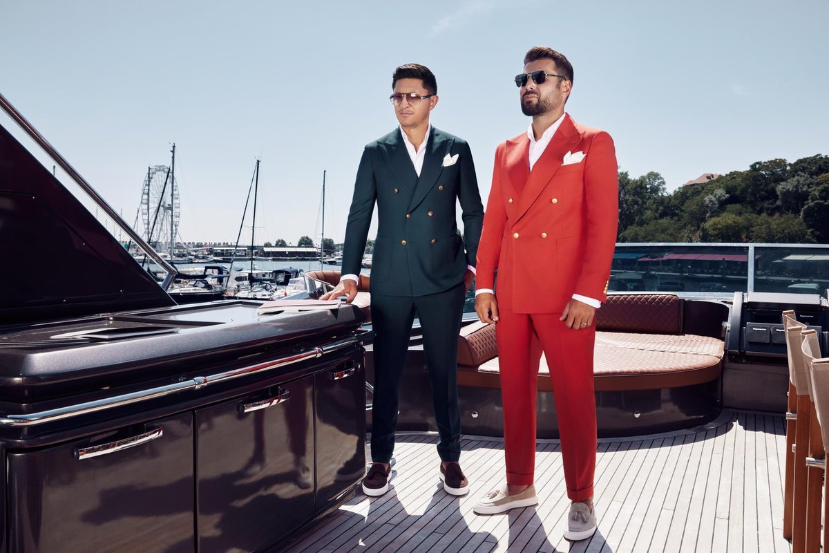 RonaldGavril's tweet photo. #RonaldGavril #AdrianMutu
" The difference between style and fashion is Quality "
#sports #boxing #fotbal #gentleman
#quality https://t.co/BD0MIzAsV7