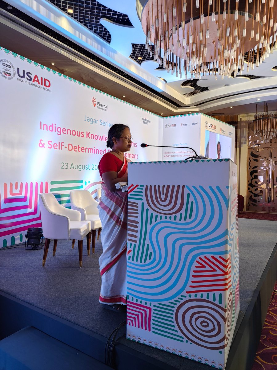 IBC_PF's tweet photo. We started the day with an invocation of our ancestors and natural sources of power to be with us and energize this day of learning and knowledge exchange through a traditional ‘Purkhasmaran’ led by #VandnaTete a renowned poet and cultural activist from #Jharkhand https://t.co/3t3Fan9KsG