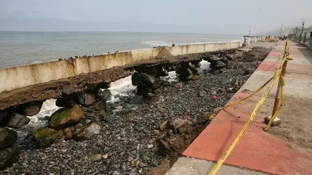 EnriqueDelucchi's tweet photo. QUE PAYASOS!!!
Se roban la playa, les “dan” permiso para un centro deportivo “Sport Point”, ilegalmente municipio distrital cambia zonificación (eso es chamba de @MuniLima) y pone varios restaurantes. Y el @Poder_Judicial_ se cagan en todos. A #Barranco le siguen metiendo la mano https://t.co/XYDpemhiNg