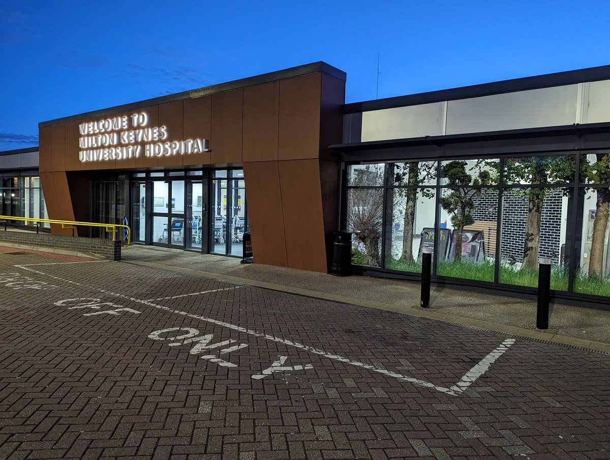 It is so early I had to tell myself to shut up on the way to work. Wednesday's are still my favourite though #PMAteatrolley #wellbeingwednesday