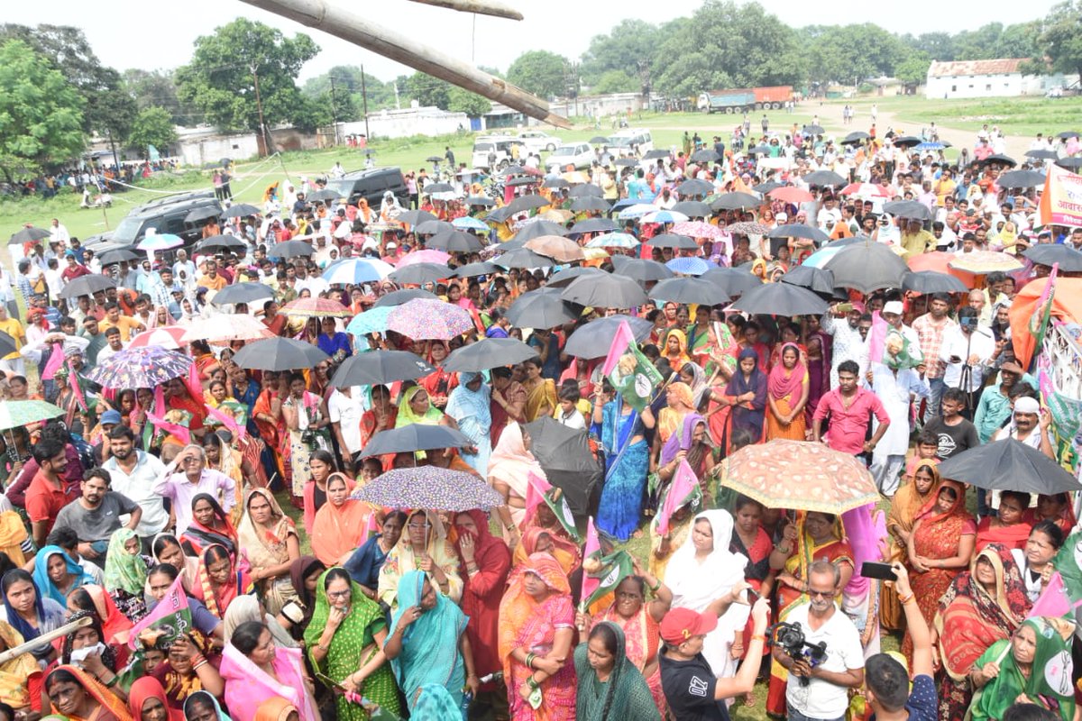 GaganGlory's tweet photo. #JusticeForDalmianagarPeoples
#SaveDalmianagarQuarters
#Gharmatchhino 
बारिश के इस मौसम में 20000 लोगो के सिर के ऊपर से छत छीन उन्हें बेघर कर देना, 
क्या यह न्यायसंगत है ?
क्या कोई नहीं है, डालमियानगर के लोगो को न्याय वाला ?
@shubhankrmishra
@RealArnab_ 
@ravishndtv https://t.co/mGvaGxdIx2