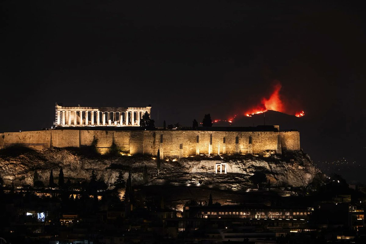 gkriempa's tweet photo. Θα 'χουμε να λέμε στα παιδιά πως κάποτε εκεί ήταν η #Παρνηθα 

#φωτια

•Το κλικ του Andrea Bonetti για το SOOC https://t.co/FSVEHVGvHS