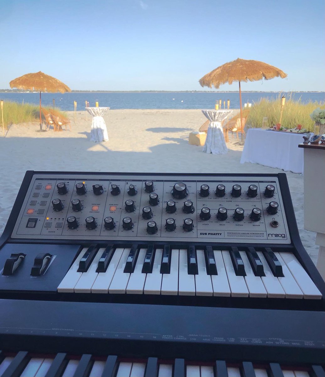 GreggyGood's tweet image. What a gorgeous summer evening to play a show at the beach ☀️🌊💕
#summertime #beachparty