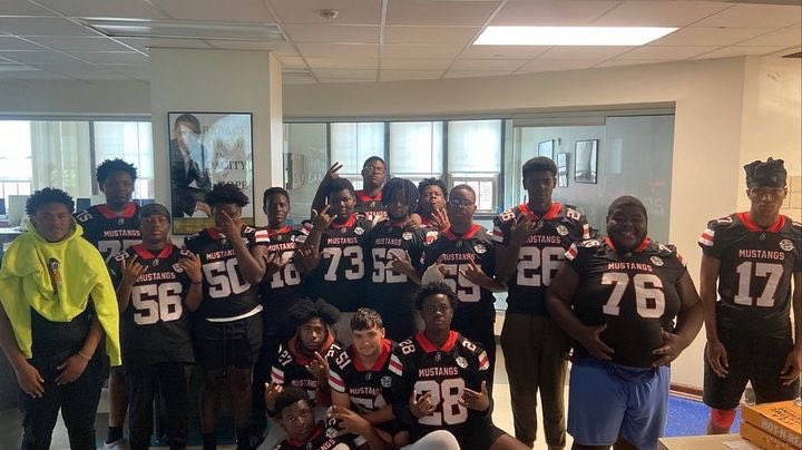 DMustangs_fb's tweet photo. JERSEY DAY 😎
#UsOverEveryBody 
#MustangNation🐎
#JoinTheHerd🐎🔥 https://t.co/ucOslSm6An