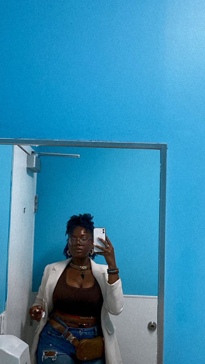 Adrenathearies's tweet photo. I love my work fits. #aestheticbyadrena https://t.co/ssnjudMDkW