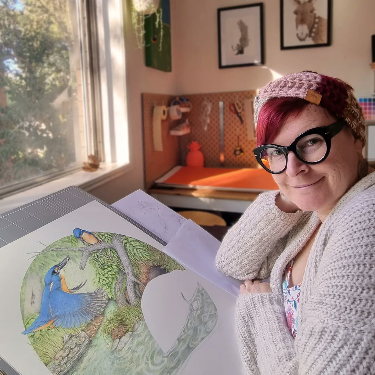 frame_abel's tweet photo. MEET LENNY: Critterarty is the cosy burrow of Sydney artist and author, Lenny Pelling, where she unearths the secret lives of native critters great and small 🐨🦘🌾

@lennypelling

#frameabel #artistsinaugust #australianartists #australianart #sydneyartist https://t.co/ckdZQoI7yV