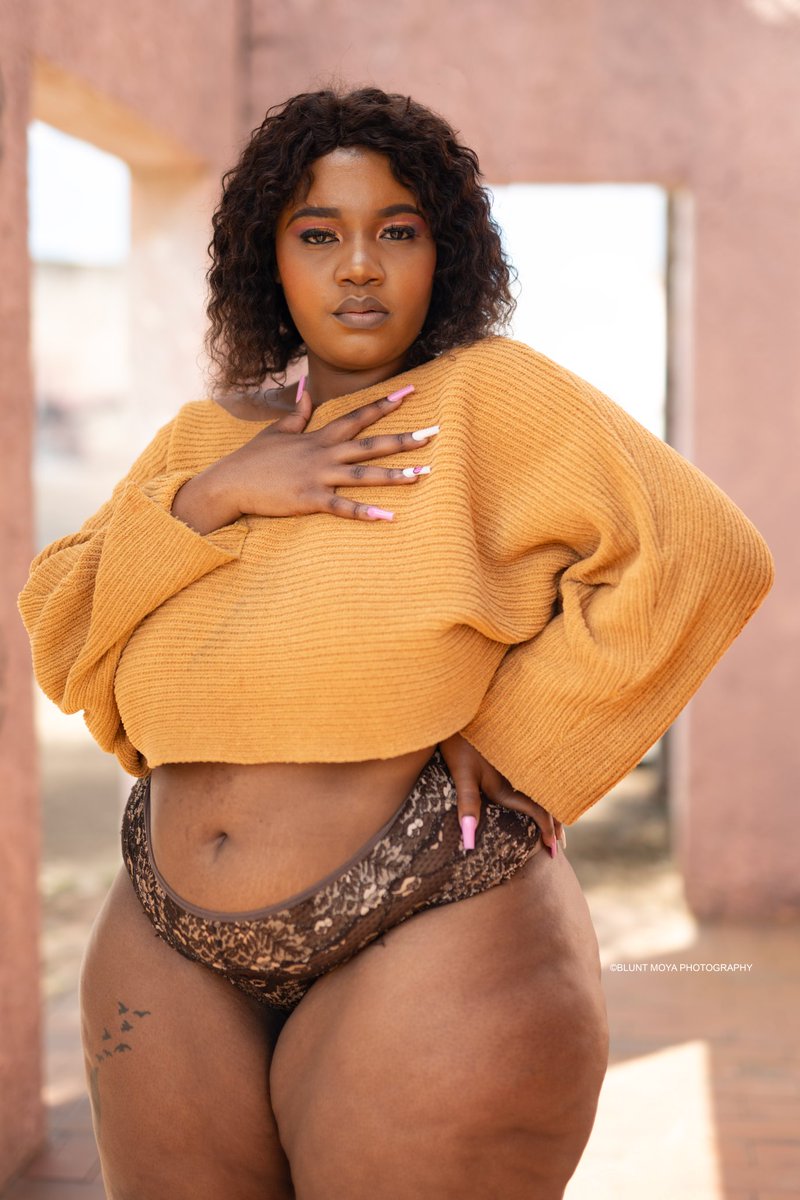 ThickGoddass's tweet photo. I'm a fucking GOLD but you prefer SILVER and that's okay💛🩶

📸:@blunt_moya https://t.co/DenWFmWMUc