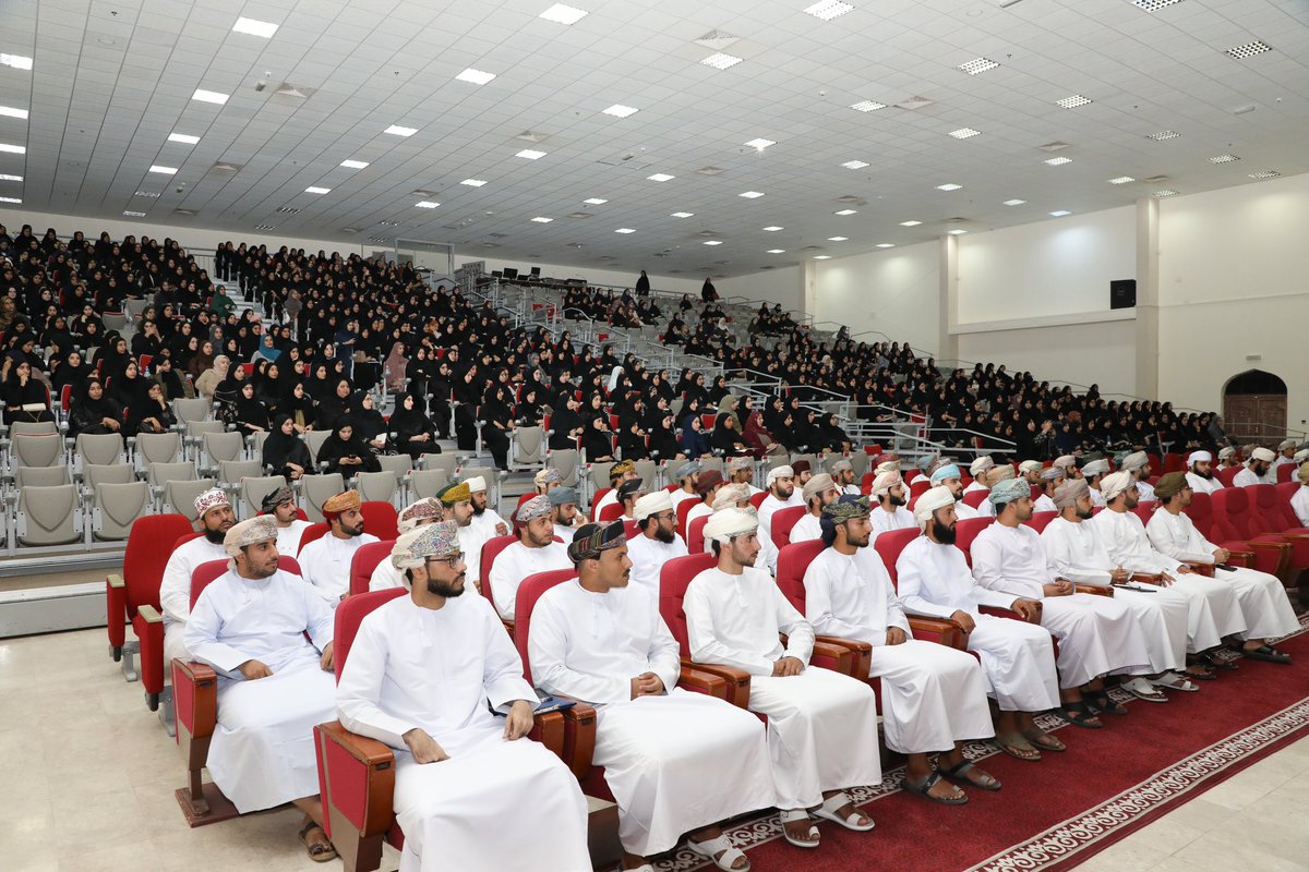 انطلق صباح اليوم البرنامج التعريفي للمعلمين الجدد بـ #تعليمية_الداخلية والذي يستمر لمدة يومين في جامعة التقنية والعلوم التطبيقية بنزوى، يستهدف البرنامج 676 معلمًا ومعلمةً من أبناء المحافظة؛ بهدف تعريفهم بالمهام والاختصاصات الوظيفية وتهيئتهم لأداء مهنة التدريس.
#تعلم_مستدام