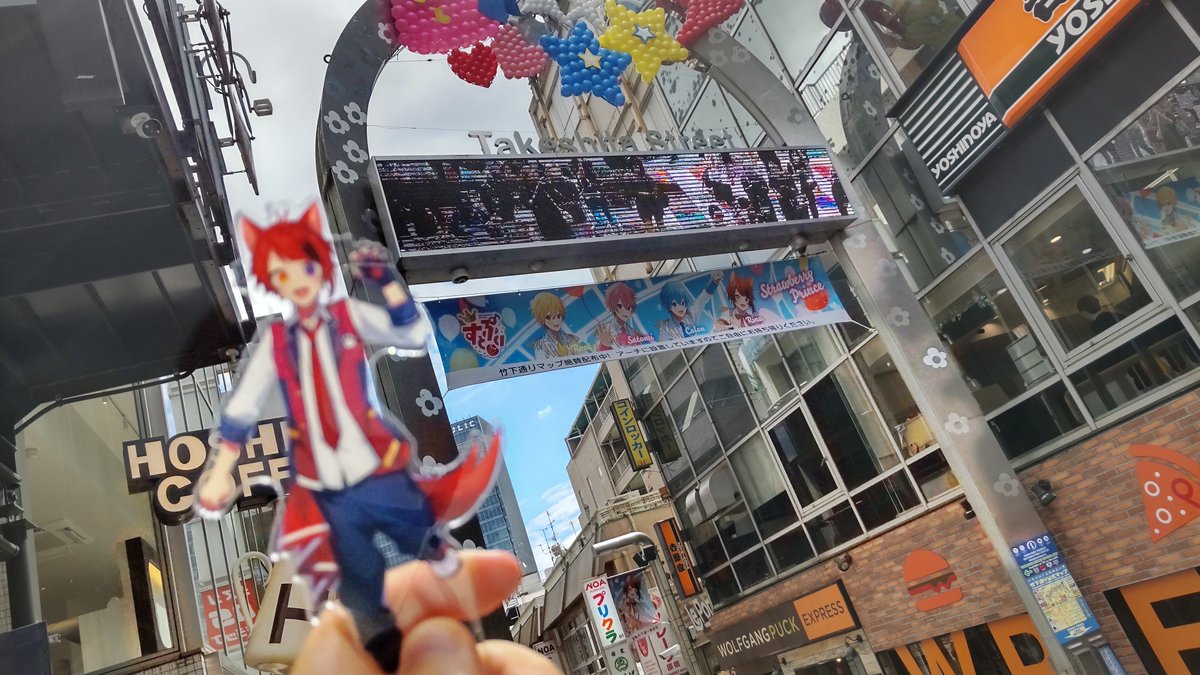 Stpr0810's tweet photo. 友達と原宿来たンゴ〜！
すとぷりやってたし、飲み物Brooookに関係してるもの買えたー！！✨
2枚目、きんとき持っていかなくて悔しい... https://t.co/b4cgoRxXtk