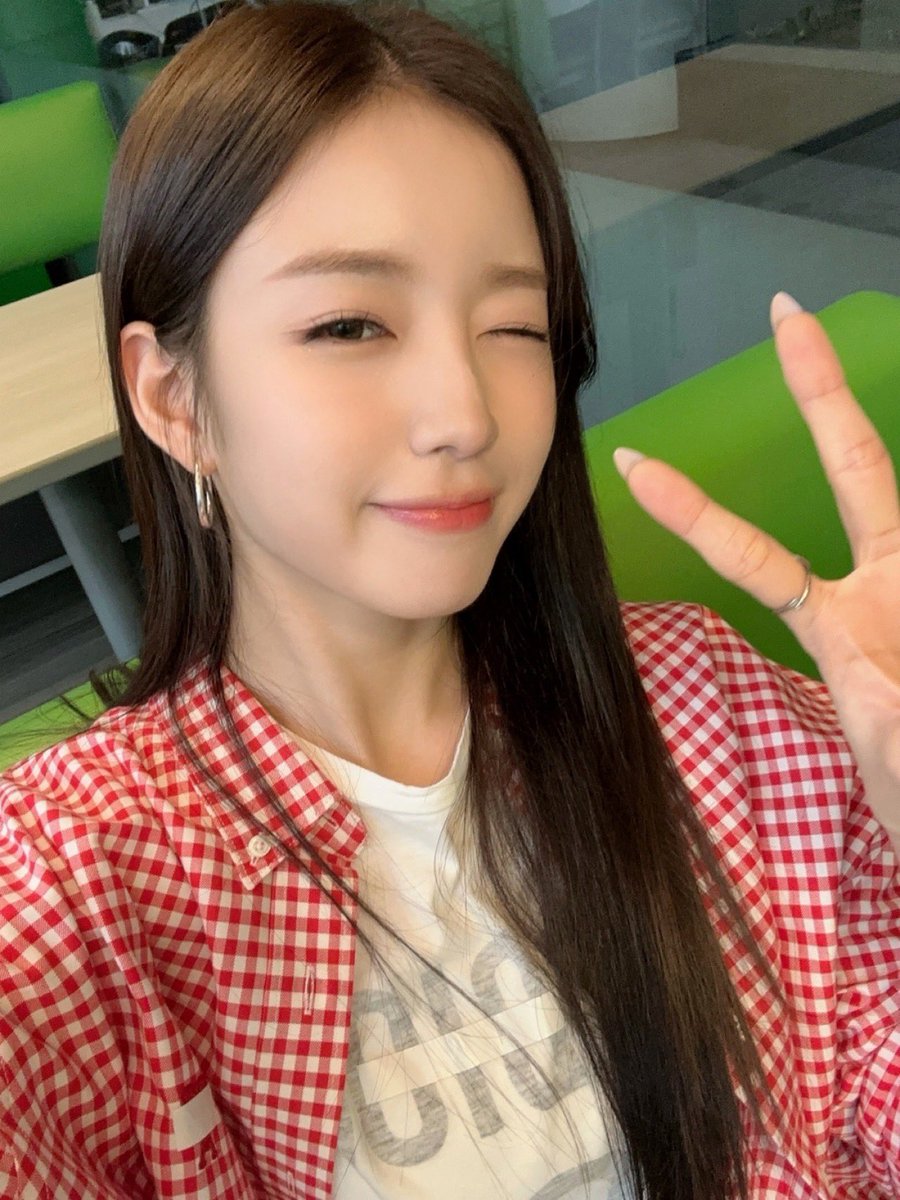 [#우연]
오늘 더 행복하자아❤️
이 사진 보니까 샌드위치 먹고 싶다 ㅎ_ㅎ

#wooah #우아 #WOOYEON