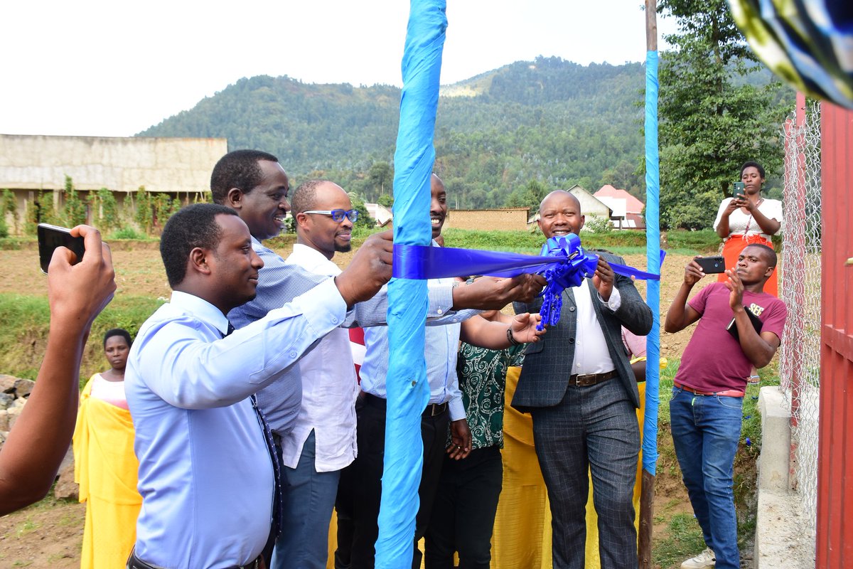 AGRIRESEARCHLtd's tweet photo. On #monday,in partnership with @kilimoEAC,we launched&amp;handed over Zero Energy Cooling Chamber #ZECC to KOTIBANYA cooperative  in @RubavuDistrict,a Cold room that's installed under Good Food for Cities project,funded by @RikoltoID,to reduce vegetables &amp; fruits post-harvest losses https://t.co/VnPwWtl3Nm