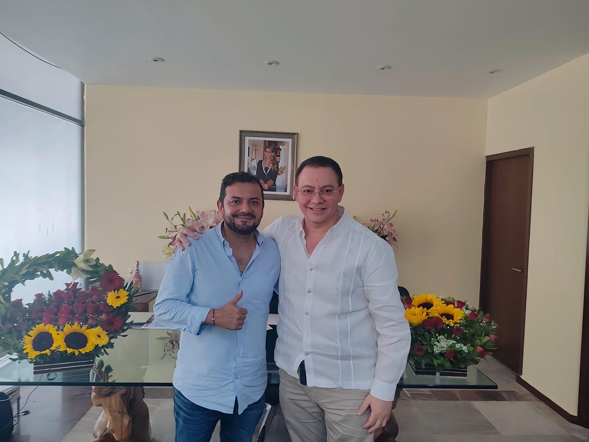HumbertoParraP's tweet photo. 💯% #HechoEnGuerrero

En grato encuentro  con  mi amigo el Lic. Jesús Urióstegui García , luchador social con quien de la mano  seguimos trabajando en la Ruta Correcta de la consolidación de la 4T para la Transformación de nuestro estado de Guerrero, avanzando a paso firme !!! https://t.co/yU6MiIOhow