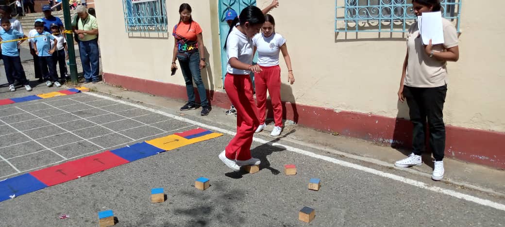 ActivaFisica's tweet photo. Reto Estudiantil de Educación Física Instancia Estadal Catia la Mar La Guaira. https://t.co/A3OEO6Z6FX