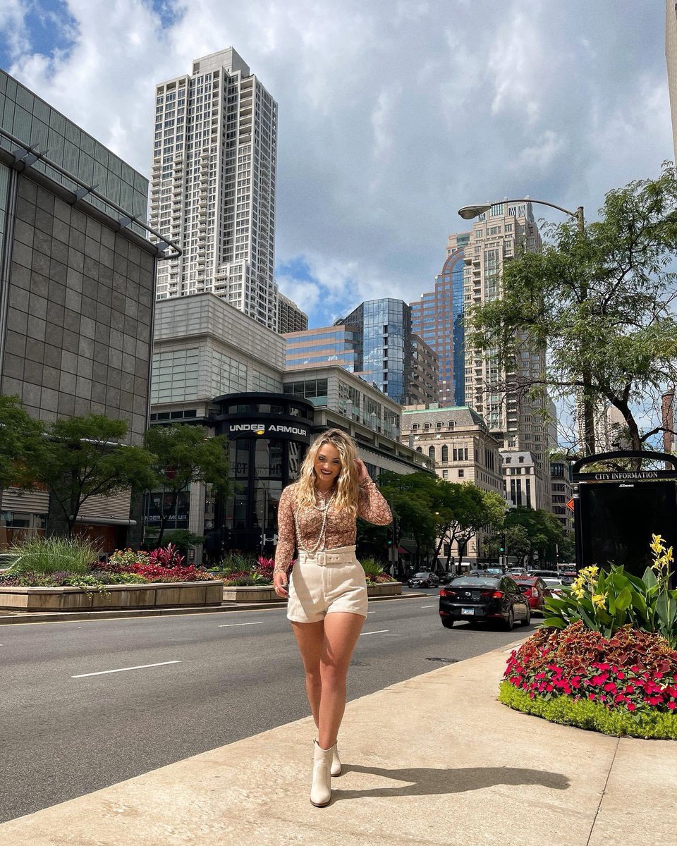 avarowlandmusic's tweet photo. You call it Starbucks, I call it loveโค๏ธ @Starbucks @Altard_State #starbucks #starbucksreserve #chicago #altardstate #coffee #CoffeeLover #coffeeaddict #coffeelovers #travel #happy #love https://t.co/iFpp4J5ohy