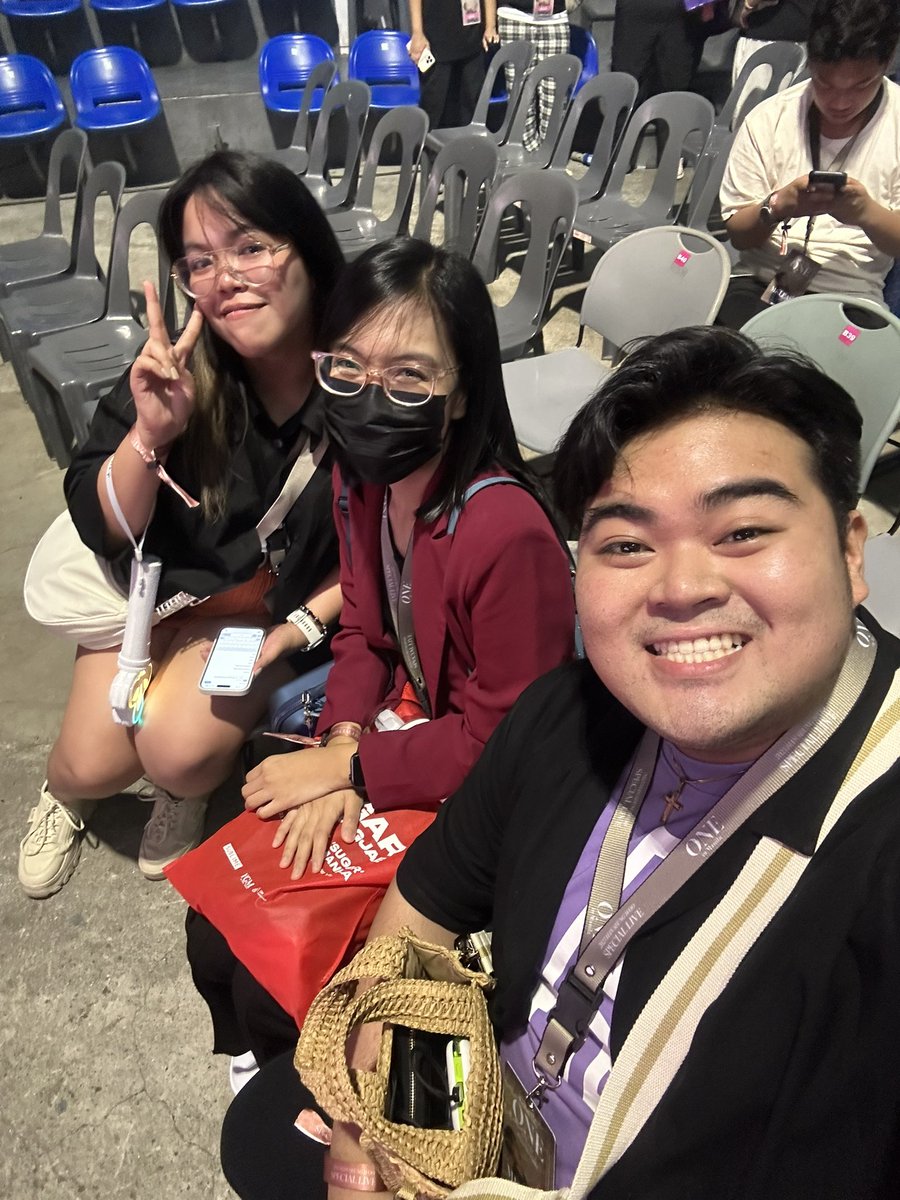 MinKeyZa's tweet photo. met new HAN_As during #HANSEUNGWOOinMNL 💜 dapat magkatabi pa rin next con kasi yung energy natin 📈😆

@jenshaul13 @shawnthesheep26 @timhsw &amp; pau https://t.co/0eCB1saMwc