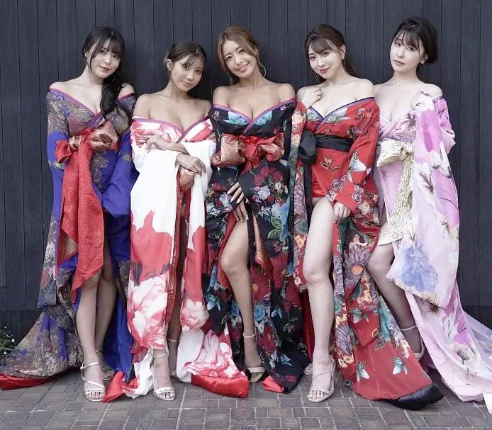 n_exciting's tweet photo. 8/25発売 #EXMAX 10月号
Amazon予約開始!
https://t.co/NIC9Xb7SlJ
表紙 #RIPGIRLS ✨
#森咲智美 #葉月あや #橋本梨菜
#竹内花 #木南美々
最新グラビア #高梨瑞樹 #夏本あさみ
#林田百加 #四宮由貴 #沢地優佳
撮り下し #白川のぞみ #新田ゆう
#下平玲夏 #佐原ゆき #鈴の家りん
袋とじ #えりれろ https://t.co/YEG5kuRgzc