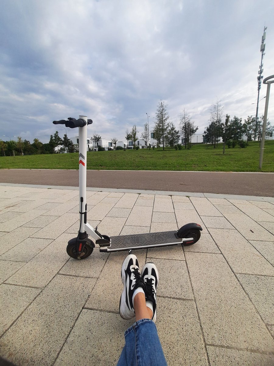 Hi 👋  #nftfam
Sometimes I need to rest. And I am childishly happy to ride a scooter 

Tell me about your quirks🙃