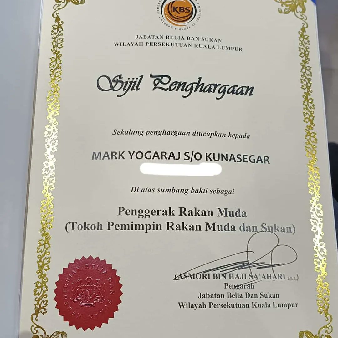 Bersyukur kerana diberi penghargaan daripada Jabatan Belia dan Sukan Wilayah Persekutuan Kuala Lumpur  menerima TOKOH PEMIMPIN RAKAN MUDA & SUKAN oleh Tuan Asmori Shaari Pengarah, Jabatan Belia dan Sukan WP

#rakanmuda #ARPRM #sukan #IFC #yakinmalaysia #pemimpin #KBSMalaysia