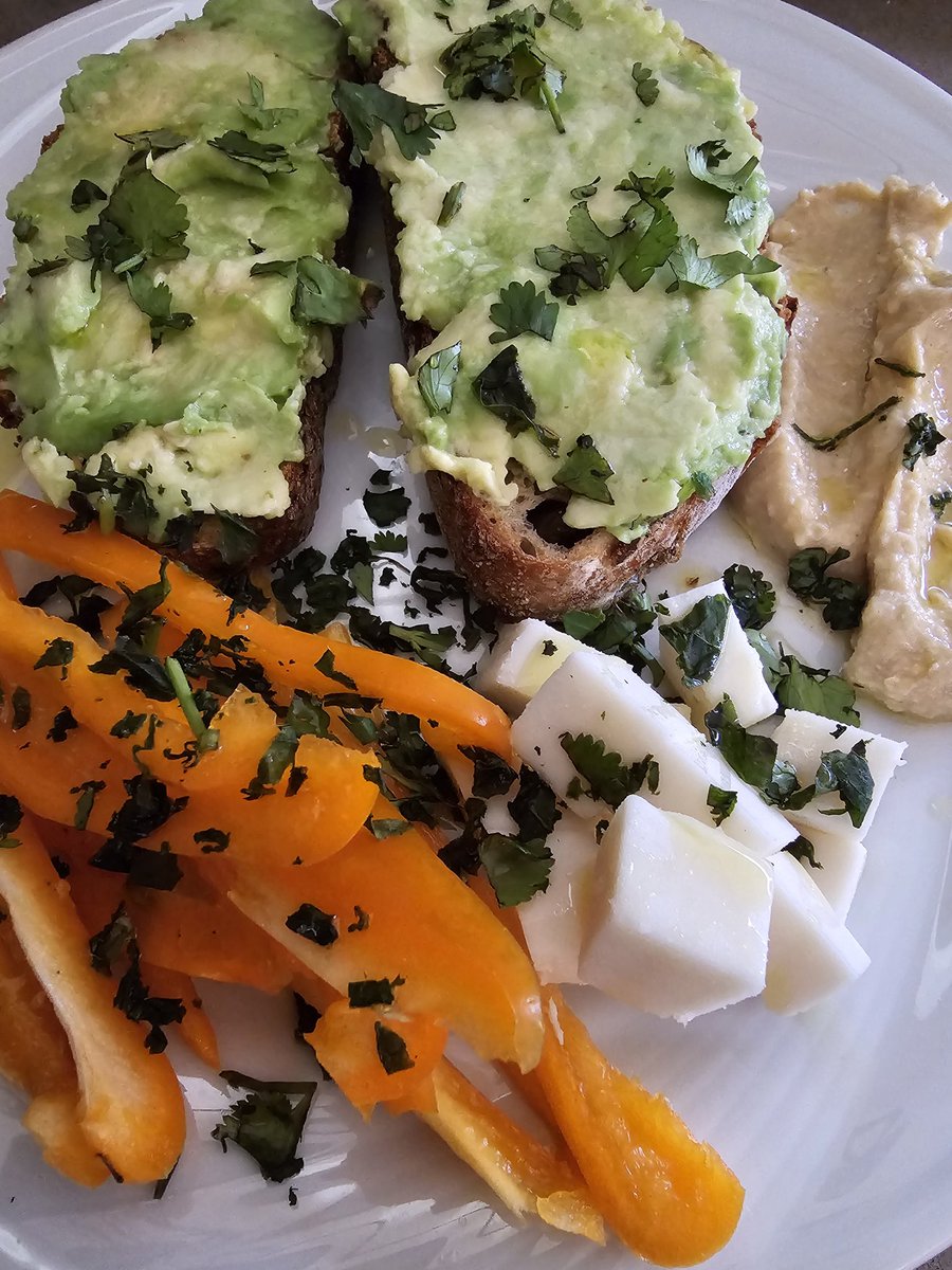 VitalHealthZone's tweet photo. Delicious and healthy lunch. 
Easy to prepare. 
Mediterranean style. 

The olive oil unlocks the phytonutrient lycopene from the capsicum. It's good for men's prostrate and acts as an antioxidant.
It's good for the immune system.

#HealthyFood 
#HealthyEating 
#healthylifestyle https://t.co/Wbssk75HYh