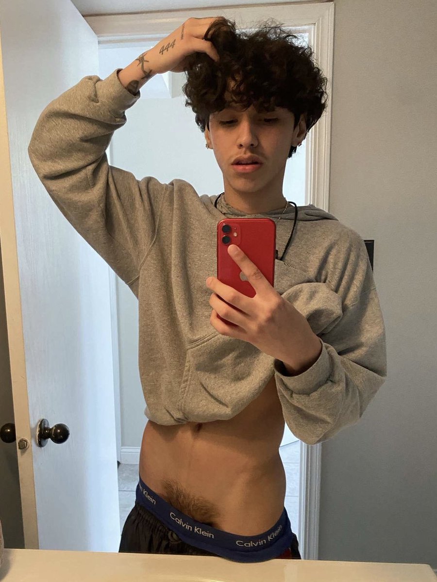 therickyflores's tweet photo. RT if i should drop it 😏👀🍆 https://t.co/qUq5DYJEt3