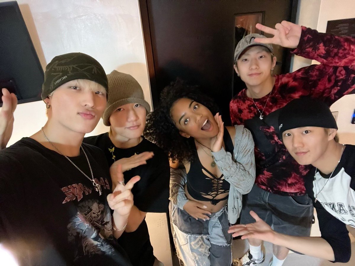 P1H_members's tweet photo. Umi! It was so great to see you! I hope you finish off your tour great and hopefully we can catch up again soon! Sending lots of love 🦋❤️ 

#P1Harmony #KEEHO https://t.co/v49EOiwpVQ