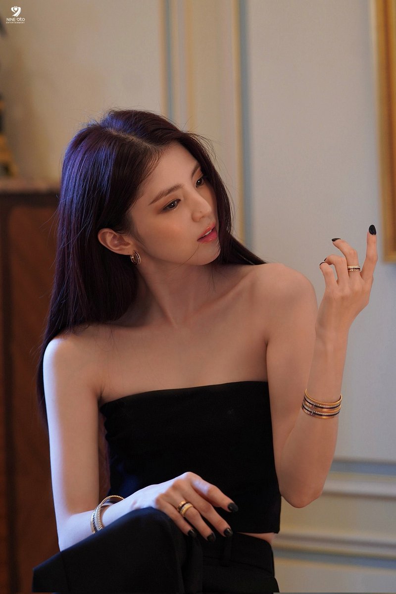 [💎] 230823 ฮันโซฮีกับเบื่องหลังการถ่ายทำนิตยสาร wkorea และ Harper bazaar ให้กับแบรนด์ Boucheron 💍📿

#ฮันโซฮี #HanSohee #한소희