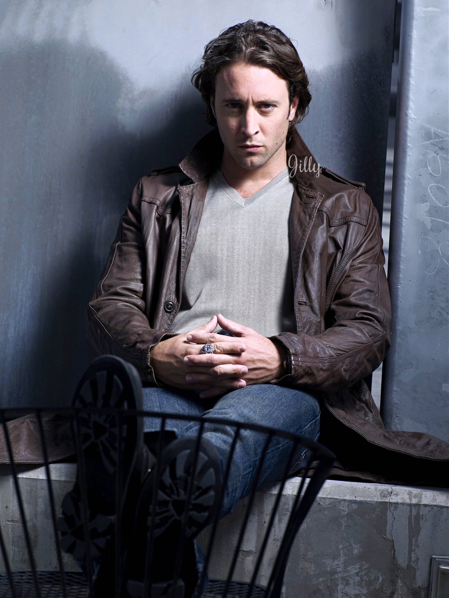 vanduynje's tweet photo. Unreleased promo photo for Moonlight 
#AlexOLoughlin https://t.co/MV2dPr6zlK