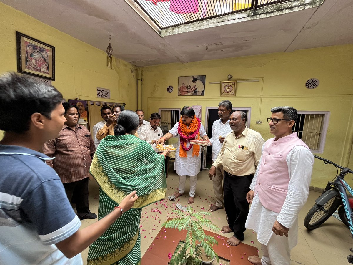 Lalit4Bjp's tweet photo. एक जननेता और हवामहल के सजग प्रहरी @manishpareek23  जी को जन्मदिन की बधाइयाँ देने वालों का ताँता लग रहा है 
#manishpareek https://t.co/pQLJnVIMSV