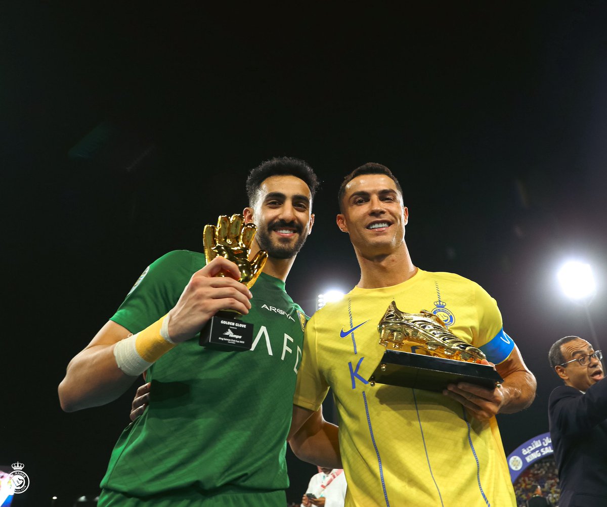 NASSERFOR1985's tweet photo. @Cristiano @AlNassrFC @AlNassrFC_EN 💛💜💛 https://t.co/ht5vtB6LvY