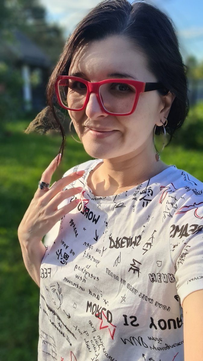 Sometimes, you just feel immense gratitude 

It happens to me 😅

I want to thank all of you, nft-artists, who support total strangers and do it with all warmth and find the right words for each ❤️

Thank you, #nftfamily, I'm a total newbie here, but I can feel your support 🫶🏻