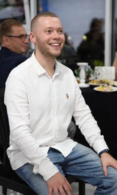 kolezev's tweet image. Вчера говорил с Евгением Ройзманом, он просил рассказать вот про это (дальше его текст):

«Помните, собирали деньги для маленькой Мирославы?
Всё получилось. Проплатили. Всё будет хорошо.
Оставшимися деньгами помогли нескольким детям, а 2.2 млн перекинули на важный сбор:

Вот…