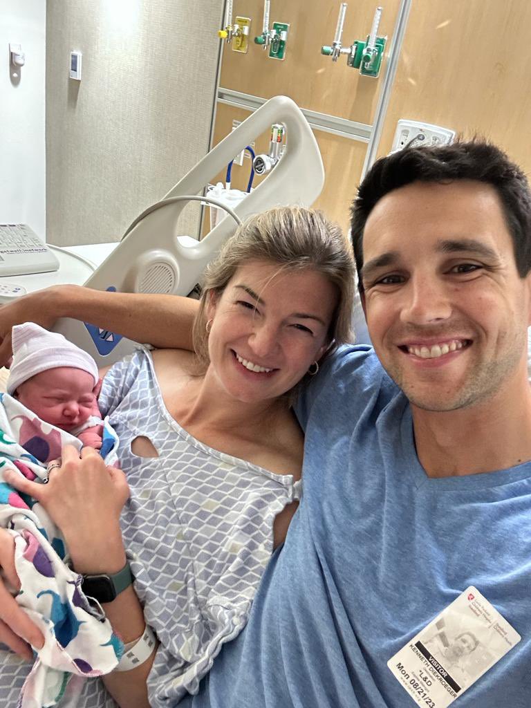 Sarah Hinkfuss tweet media