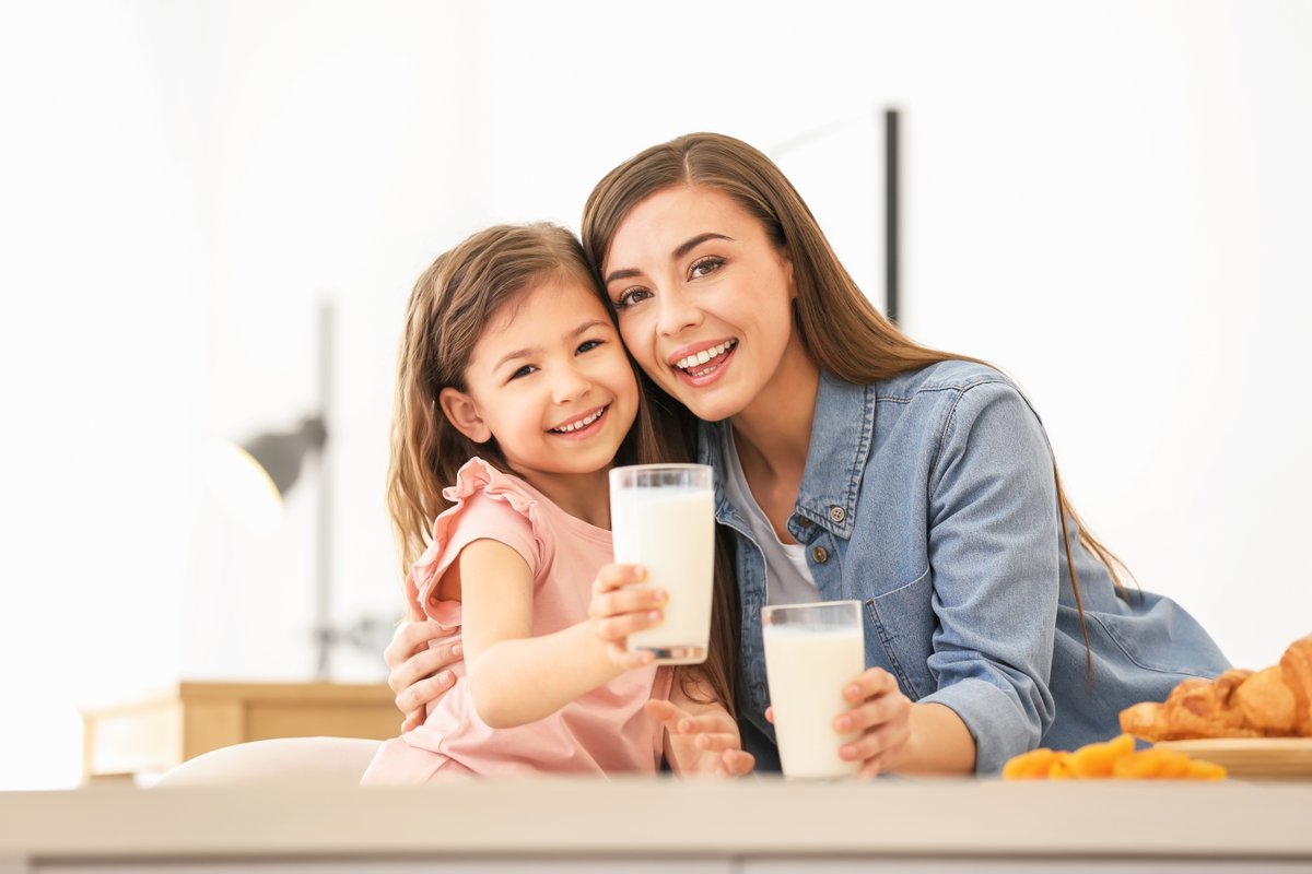 Milk contains nine essential nutrients, including:

🦷Calcium 
🥛Niacin
⚡Potassium
💪Protein 
…and more!

They all work together to keep the body healthy. 

#EnjoyDairy #HealthyDiets