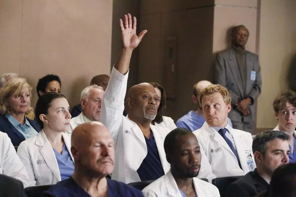 GreysAnatomyHD's tweet photo. *watches 19 seasons of Grey's Anatomy*

Person: Is there a doctor in here?

Me: https://t.co/OW8nGYbzmV