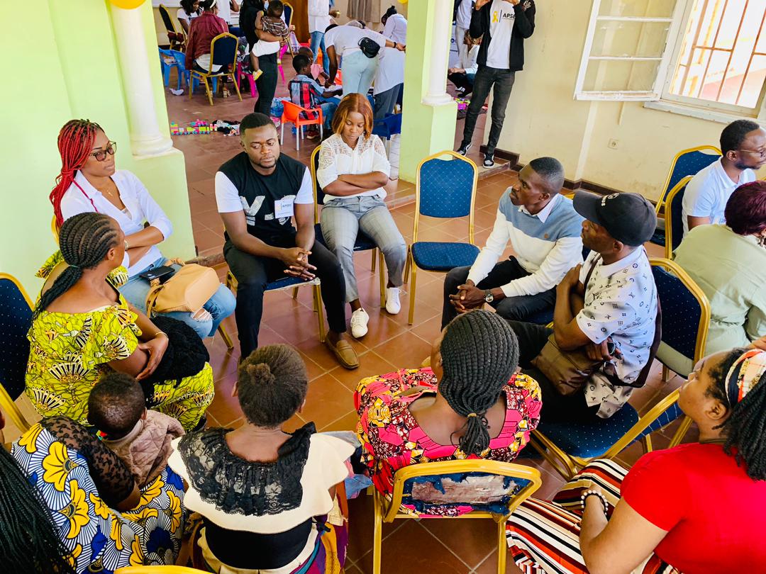 ACDAsbl's tweet image. Samedi 19 Août 2023, à Lubumbashi🇨🇩.

Nous avons lancé le programme #APSEC (Assistance Psycho-Sociale des Enfants Cancéreux), aux Cliniques Universitaires de Lubumbashi.

Salon psychoculturel pour les enfants atteints de cancer.
Salon de soutien psychologique pour leurs parents.