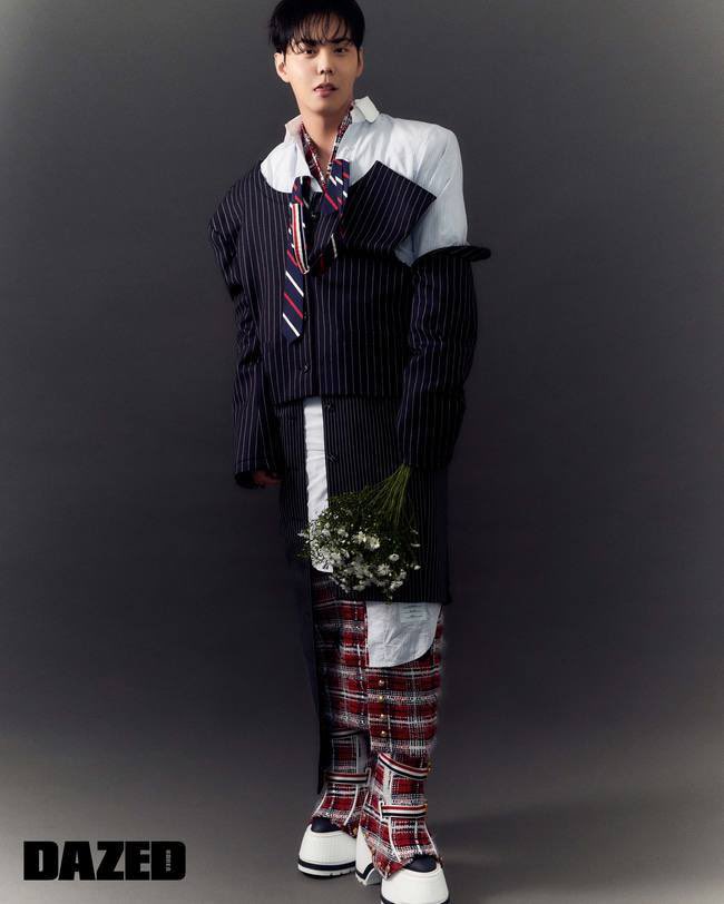 The daisies. The white flower.
Their love. Their journey. 

Junseongho for DAZED Korea. 
#HisMan2 #남의연애2