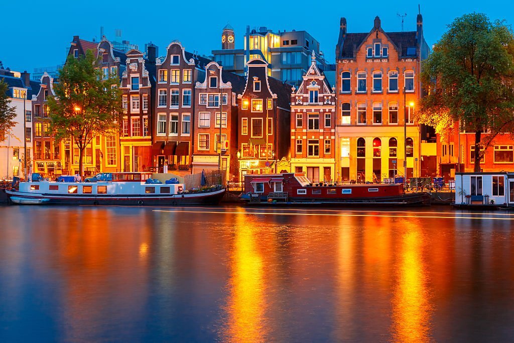 Travllc_00's tweet photo. Night city view of Amsterdam 🌆🌙
:
:
#AmsterdamByNight #BornOfThrill #nightlife #MoonLanding #exploreeurope #Excel #Locations #viewfor #Lover #eveningvibes #travtask #travtaskus https://t.co/hZSInQENYU