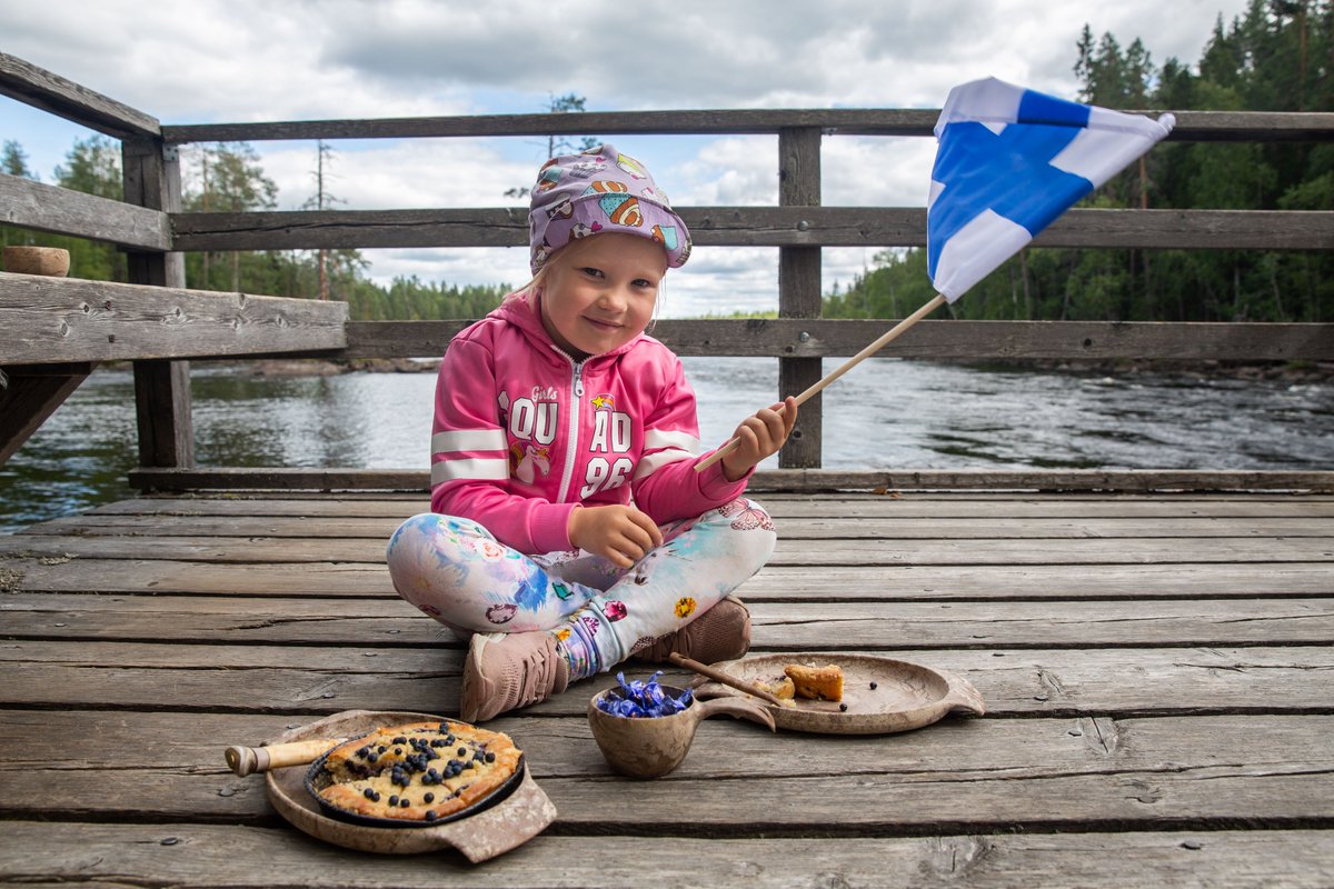 Suomen luonnon päivää vietetään kouluissa ja päiväkodeissa koko viikon ajan. Juhlavinkkejä: 
🌲Oppitunti lähiluonnossa
🫐  Mustikkapiirakan maistelu
🍂#Sibeliusboksi'n kokoaminen
 Katso koko vinkkikokoelma: mappa.fi
#haemappasta #SuomenLuonnonPäivä 
📸: Saara Lavi