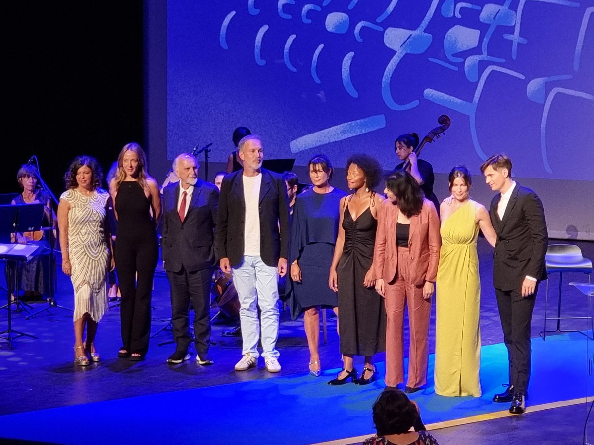 vincentyou's tweet photo. @FFAngouleme 2023 c'est parti !
Bienvenue à @KhanNRachel:  loin des attaques perfides, elle trouvera dans le jury comment défendre notre culture, sa créativité et son rayonnement.
Avec @LuchiniOfficiel et Laetitia Casta, citoyenne d'honneur d'Angoulême @xavierbonnefont https://t.co/uh8qp7Qd2w