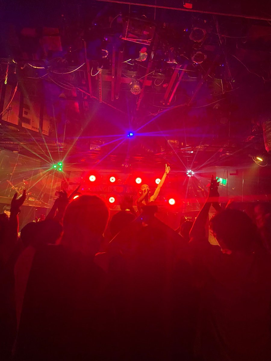 _Daiki_0508_'s tweet photo. 初ボーカルに初ベースに大荒れの8月でした
9月からはとりまドラムに戻ります https://t.co/B3cmpwz7lq