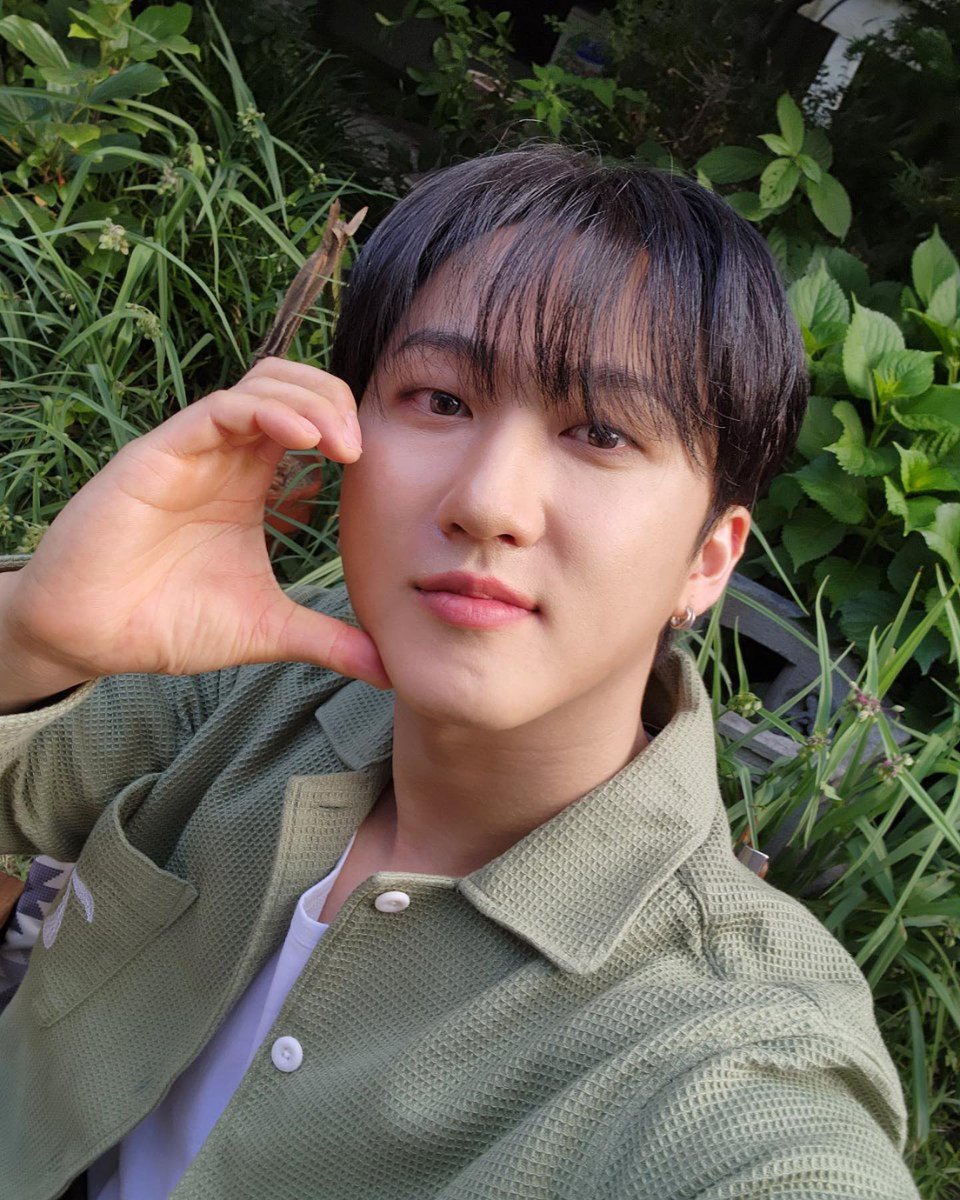 spearhyunnie's tweet photo. changbin instagram update: 🐖🐇 https://t.co/xdVB3KUG0v