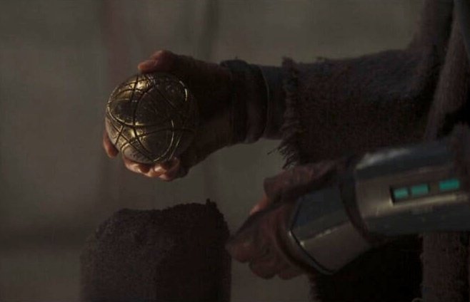 gkxtitx's tweet image. I thought it was pretty cool how the nightsister map in #Ahsoka is a visual callback to Captain Flint&apos;s spherical holographic map in Treasure Planet

It even unlocks with the same kind of rotational mechanism and projects a panoramic view of the Galaxy.