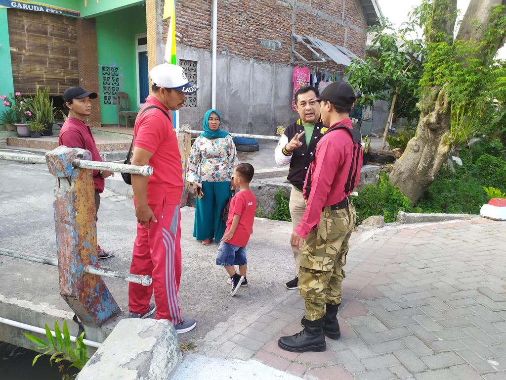 psi_dpdkotasmrg's tweet photo. Bro Narendra Keswara, Minggu 20 Agustus,  menghadiri undangan warga RT 5 RW 6 Kel. Sambungharjo untuk mendengar berbagai aspirasi warga #HadirKerjaUntukRakyat

@psi_id @psi_jawatengah @kokokdirgantoro @elchanatmadja @Andy_Budiman_ @yulizuardirais @MikhaRDK @bayu_romawan https://t.co/2bwbL5T3aZ
