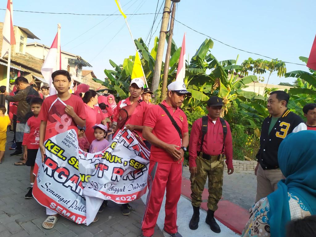 psi_dpdkotasmrg's tweet photo. Bro Narendra Keswara, Minggu 20 Agustus,  menghadiri undangan warga RT 5 RW 6 Kel. Sambungharjo untuk mendengar berbagai aspirasi warga #HadirKerjaUntukRakyat

@psi_id @psi_jawatengah @kokokdirgantoro @elchanatmadja @Andy_Budiman_ @yulizuardirais @MikhaRDK @bayu_romawan https://t.co/2bwbL5T3aZ