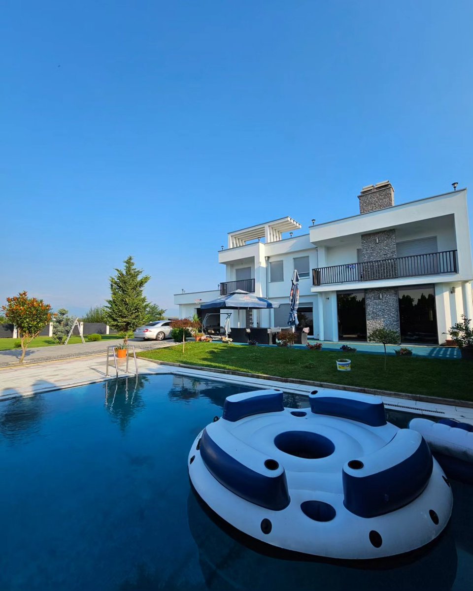 Andi Kastro tweet media